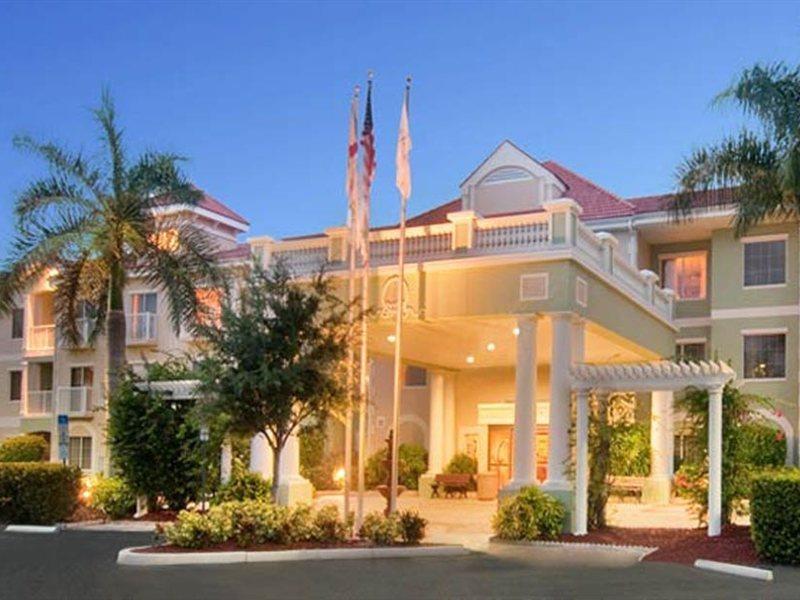 Hotel Doubletree By Hilton Naples Naples Park